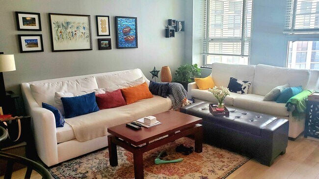 Foto del edificio - 2626 N Lakeview Ave