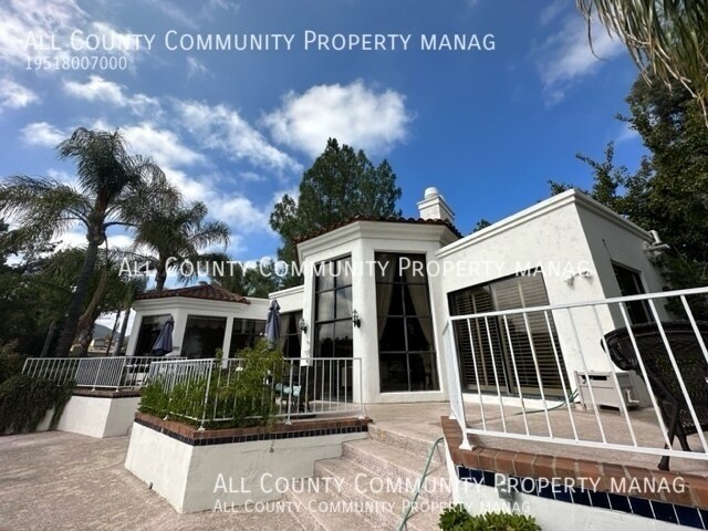 Building Photo - - Custom Single Story POOL Home in Bear Cr...