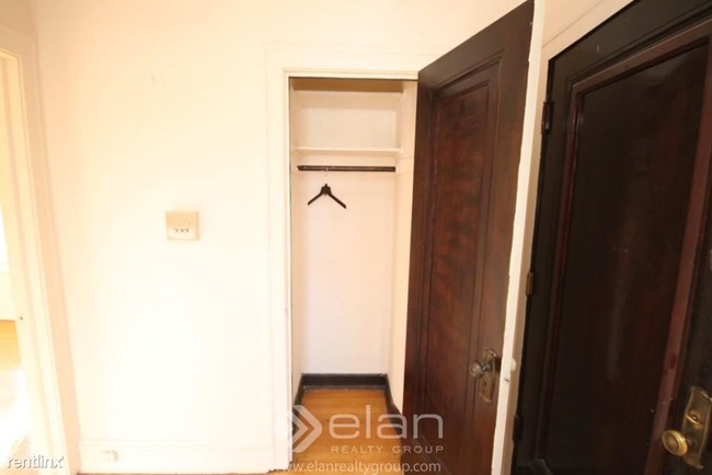 Building Photo - 2 br, 1 bath  - 4915 N Damen Apt 2S Unit 2S
