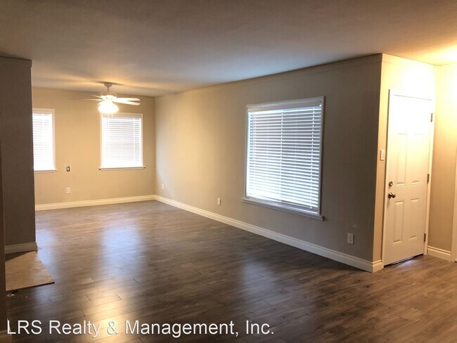 Building Photo - 3 br, 1 bath House - 1096 E Lynwood Dr