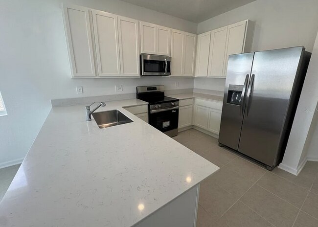 Foto del edificio - Charming 3-Bed Townhouse Retreat with 2.5 ...
