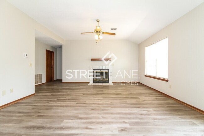 Building Photo - Charming 3 Bedroom, 2 Bath Home in Edmond,...