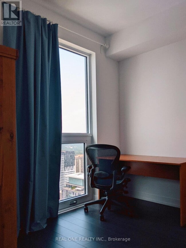 Photo du bâtiment - 39 Roehampton Ave