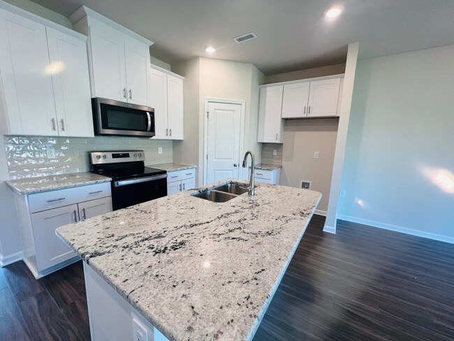 Building Photo - 906 Field Ivy Dr