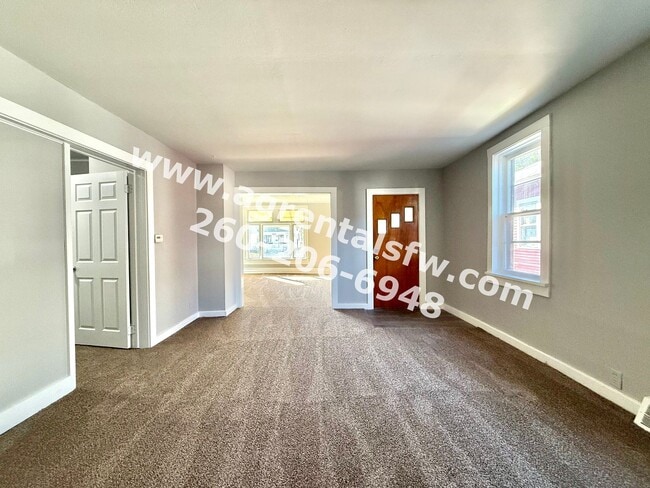 Building Photo - 4 Bedroom House