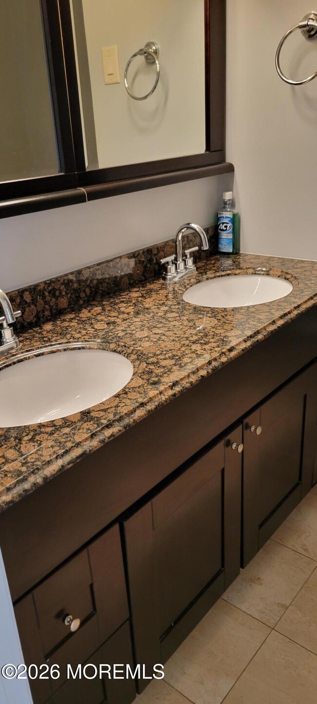 Foto del edificio - 61 Essex Dr