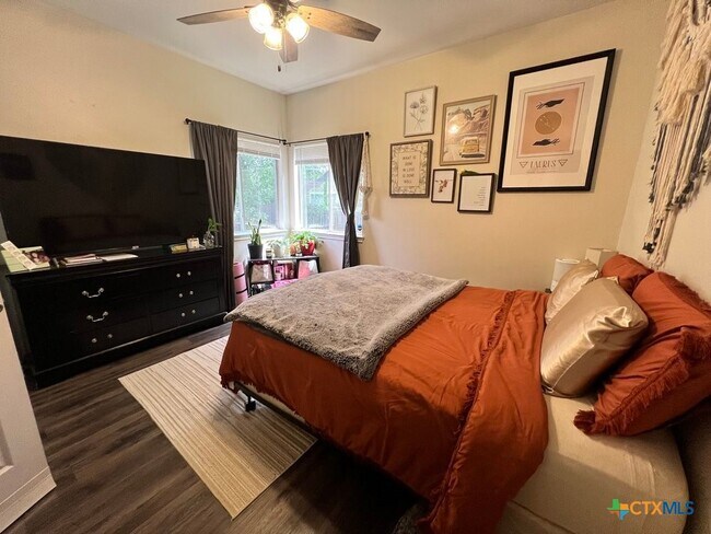 Foto del edificio - 809 Sagewood Trail