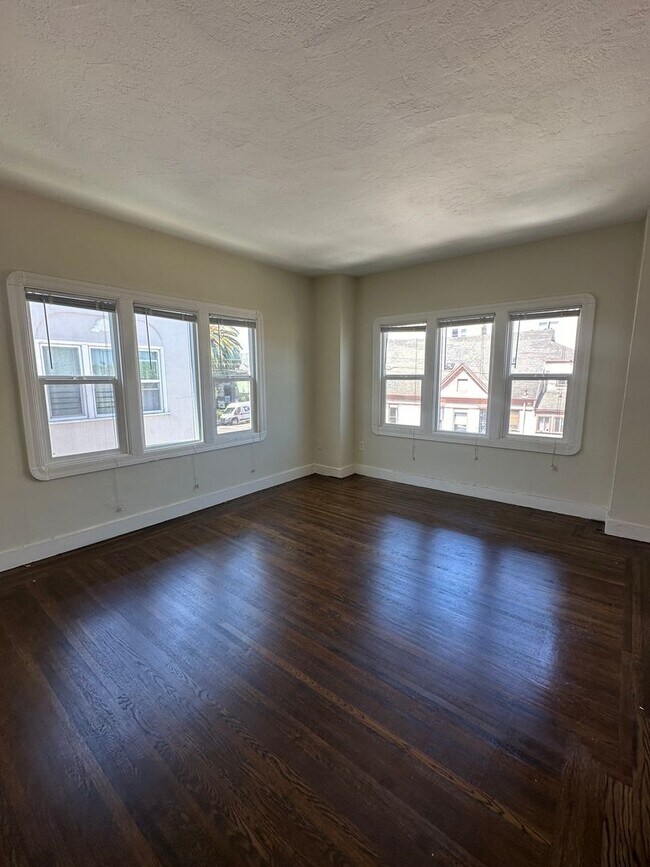 Foto del edificio - 1009 E 22nd St