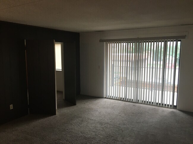 Building Photo - 9956 Johnnycake Ridge Rd