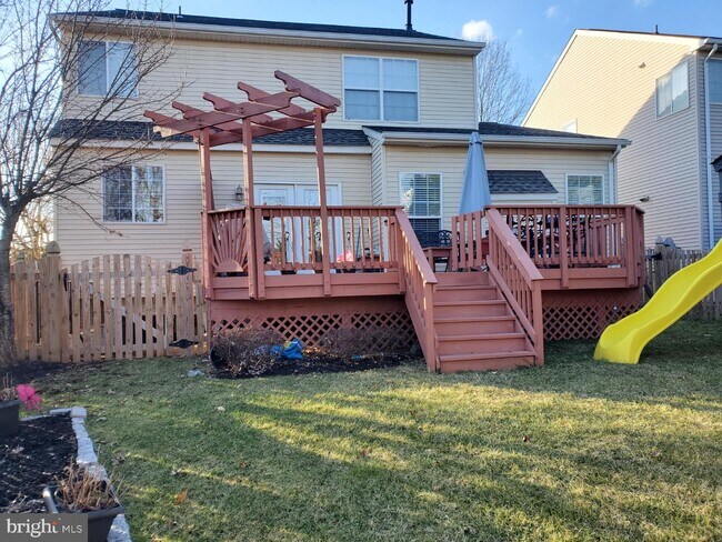 Building Photo - 6765 Sutton Oaks Way