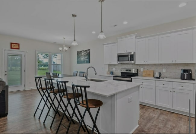 Building Photo - 322 Glenn Laurel Dr