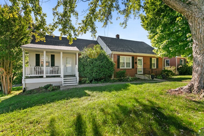 Foto principal - 1339 Saint Cloud Ave