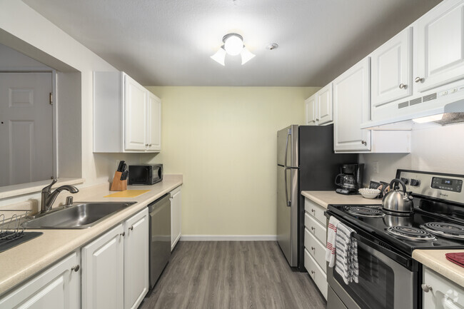 Kitchen - Timberlawn Apartments