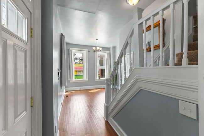 Foto del edificio - Beautiful 3BR 2.5 BA Townhouse in Downtown...