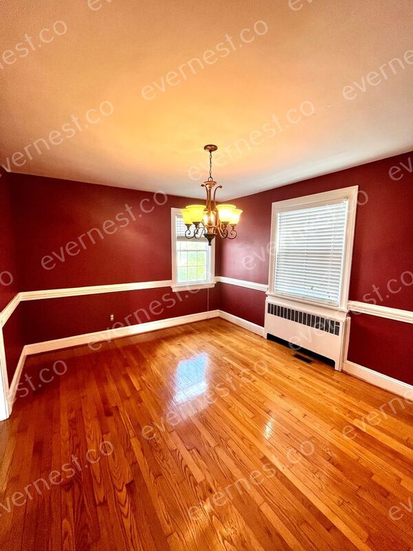 Foto del edificio - 2403 Dumbarton Rd