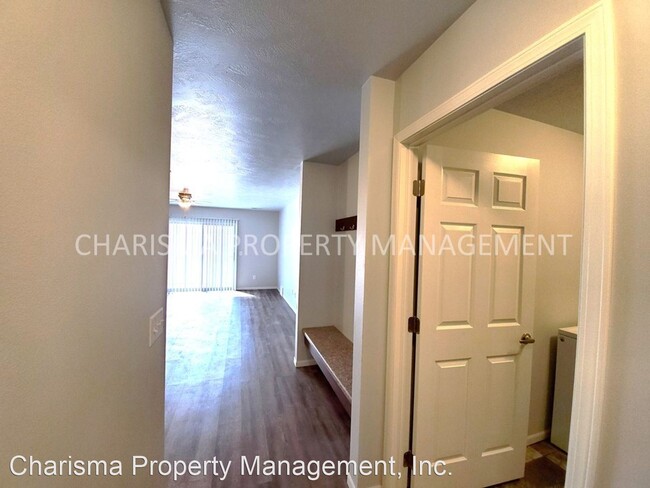 Building Photo - 404 N Sioux Blvd