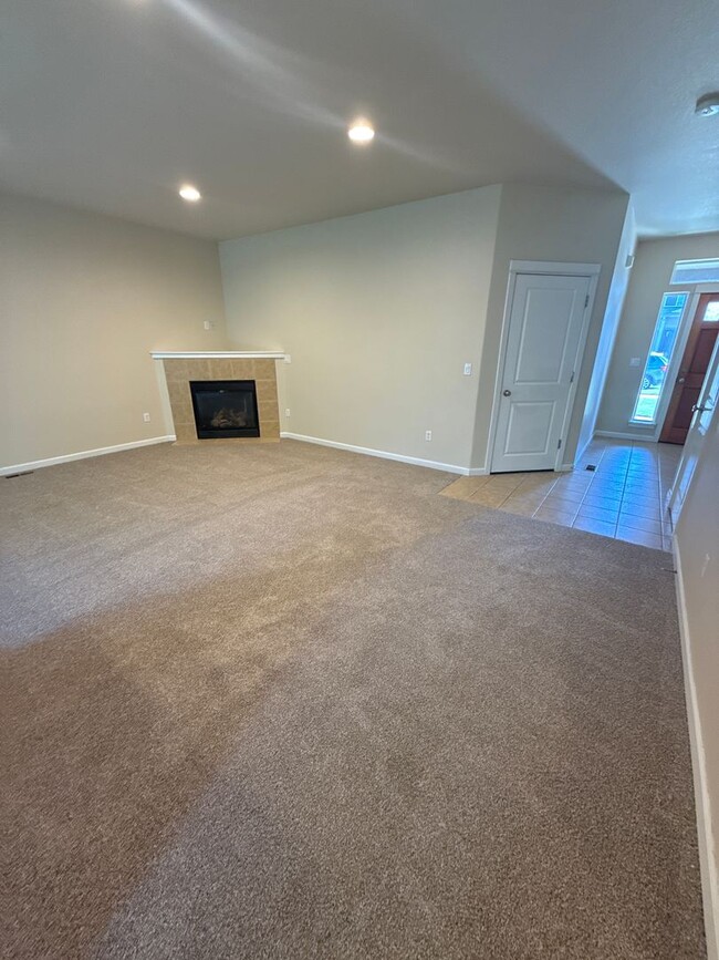 Foto del edificio - DOG CONSIDERED!! 3 Bdrm House, Gas Heat/Fi...