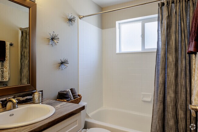 1 habitación, 1 baño, 480 pies cuadrados, baño - Park Place at Expo