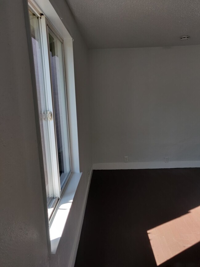 Foto del edificio - 914 Oak Ave