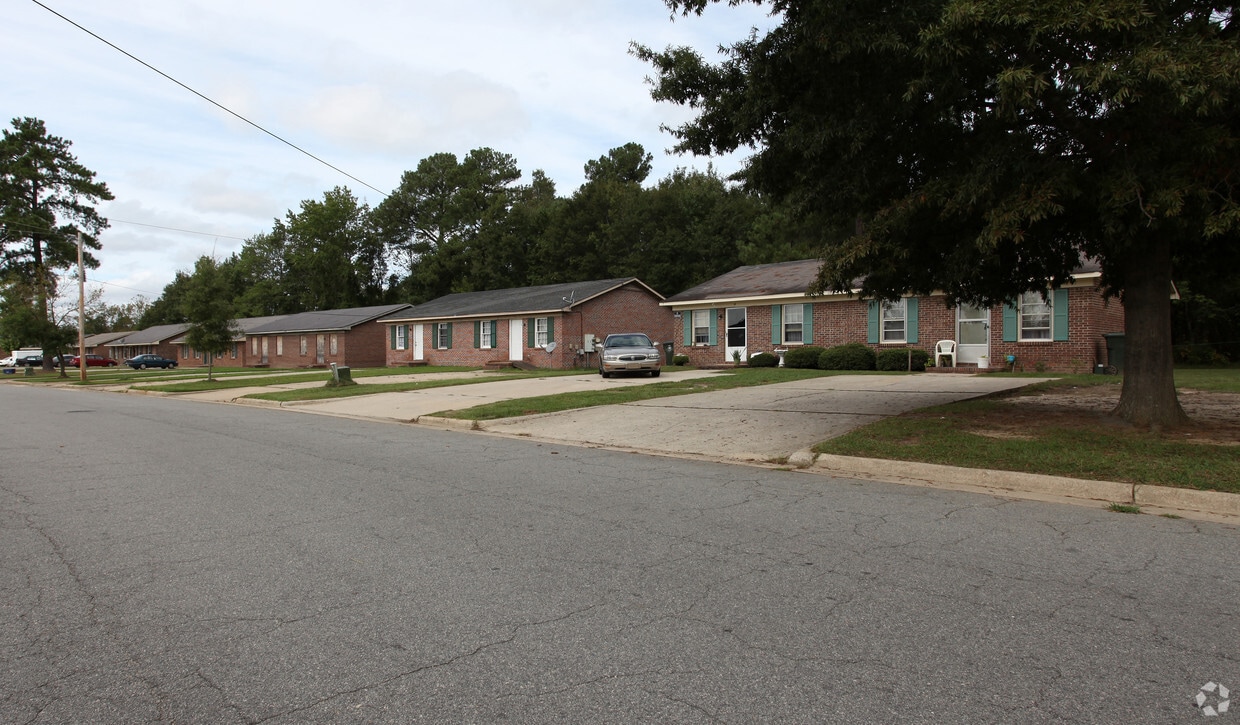 Building Photo - 1601-1609 Snowden Dr SE