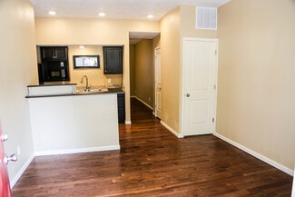 Building Photo - 512 S Main Ave