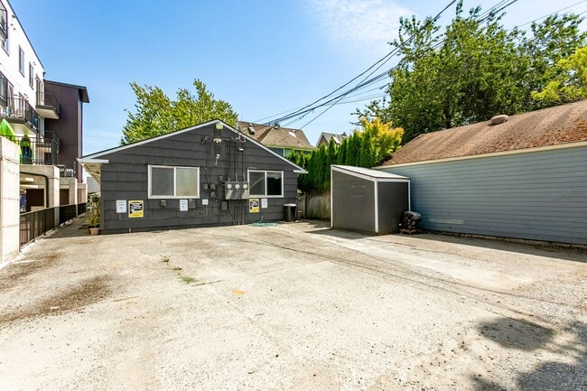 Building Photo - 610 S Sheridan Ave