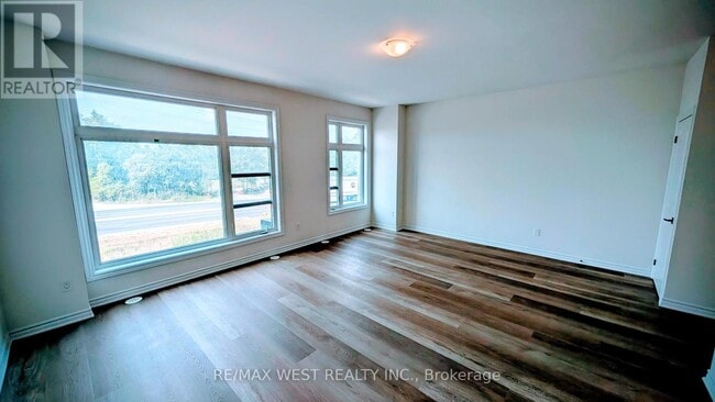 Building Photo - 91 Inverary Cres