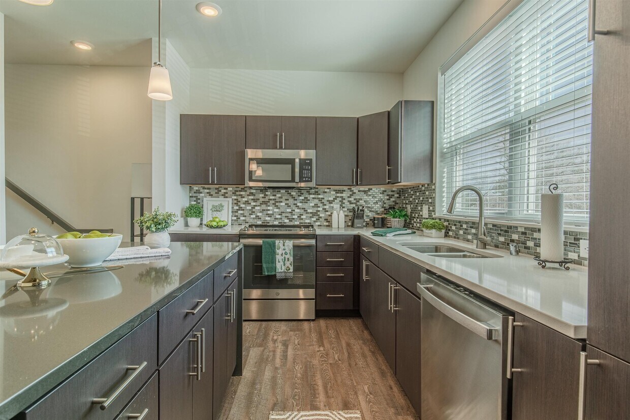 Foto principal - 2415 Parmenter St