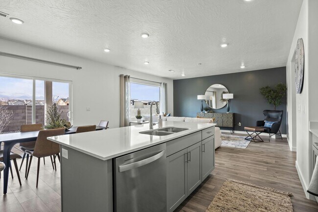 Foto del edificio - Stunning 4 bedroom home with great amenities