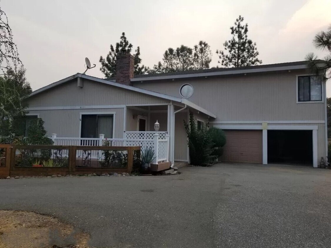 Foto principal - 3445 State Highway 193, Cool, CA 95614