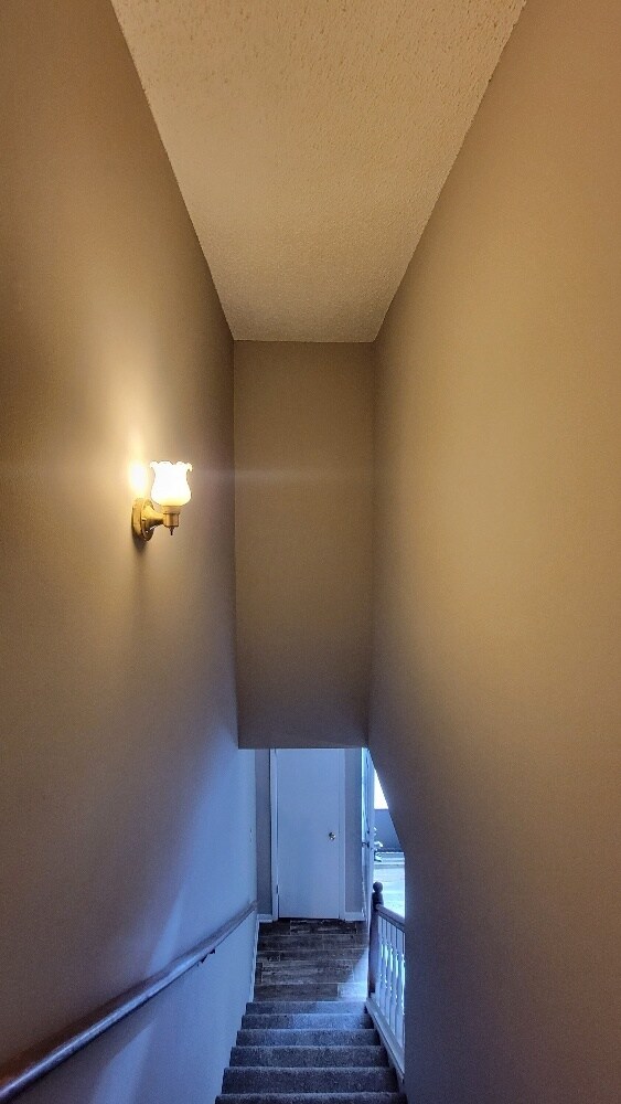 Building Photo - 2 Story Townhome