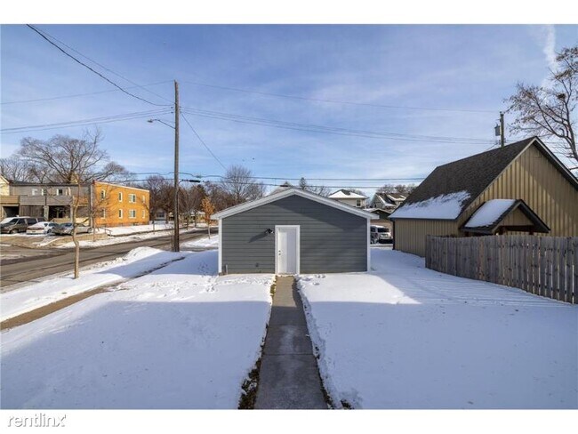 Foto del edificio - 4 br, 2 bath House - 2826 Bryant Ave N