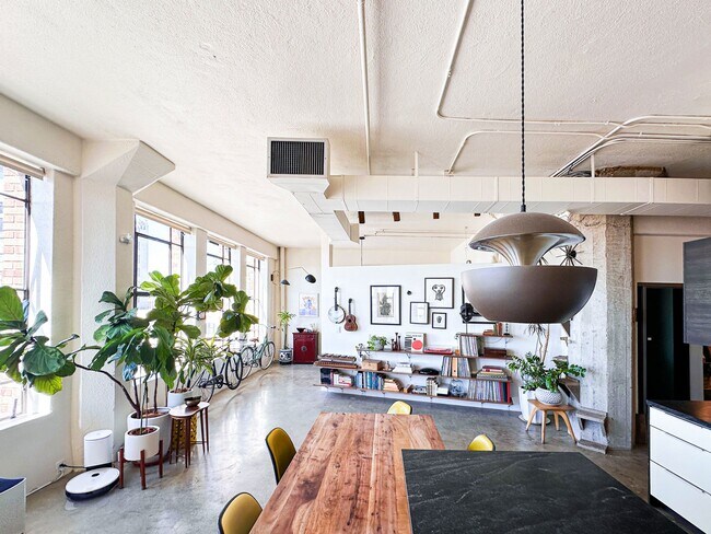 Foto del edificio - 315 E 8th St