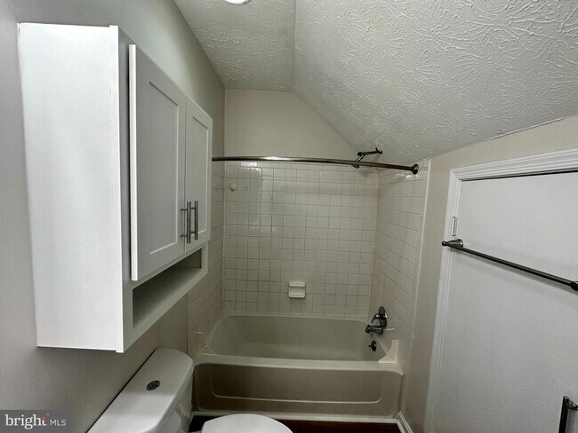 Building Photo - 3105 Shawnee Dr