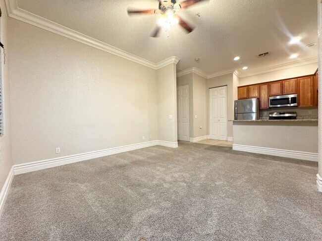 Building Photo - AVAILABLE NOW!!! DOWNSTAIRS 1 Bedroom 1 Ba...