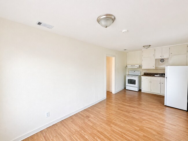 Building Photo - AVAILABLE NOW; APPLY AT OUR WEBSITE TODAY!!