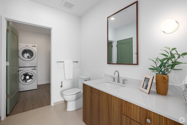 1BR, 1BA - 663SF - Bathroom - The E at 1016 NW 67th Street