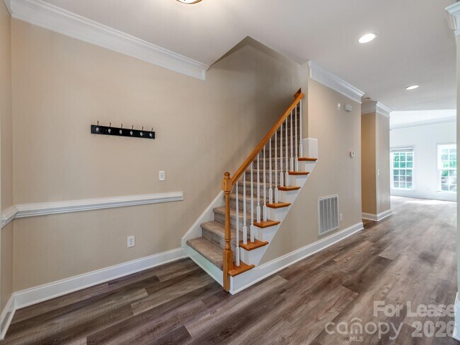 Foto del edificio - 533 Montgrove Pl NW