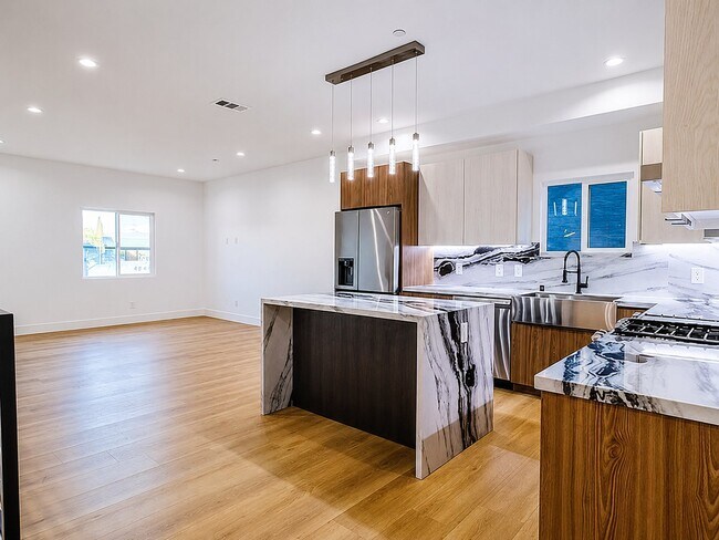 Foto del edificio - 4838 W 17th St