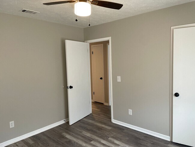 Foto del edificio - 2409 E 10th St