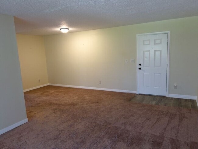 Foto del edificio - 14 W Rhodes Dr