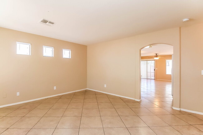 Building Photo - 10653 W Poinsettia Dr