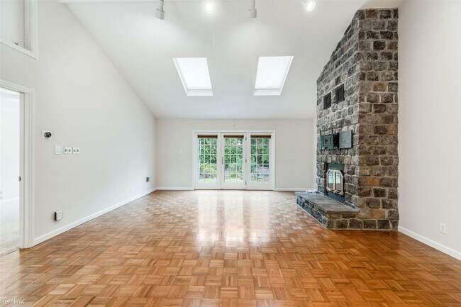 Building Photo - 4 br, 2.5 bath House - 413 Poinsettia Avenue