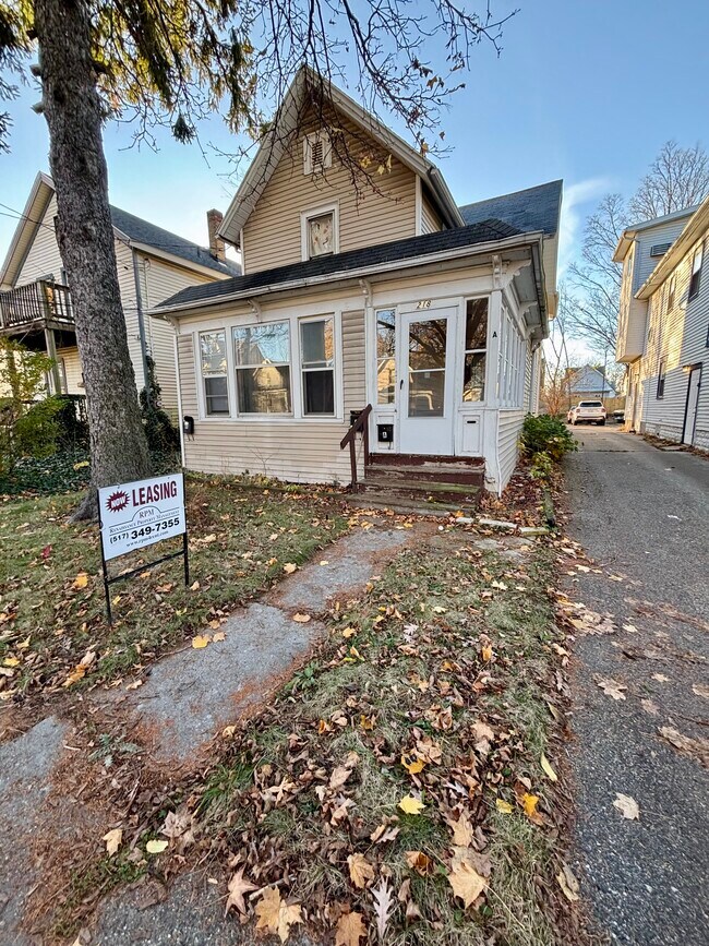 Building Photo - 218 Bingham St Building Photo - 218 Bingham St