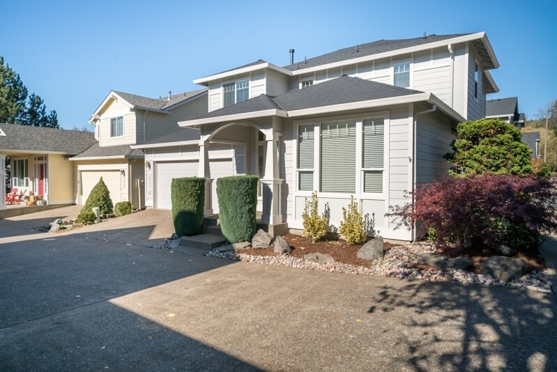 Quaint Carman Ridge Home in Lake Oswego - Quaint Carman Ridge Home in Lake Oswego