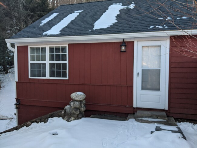 Building Photo - 727 Danbury Rd
