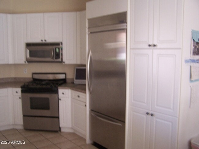 Building Photo - 13649 W Cypress St