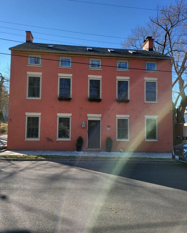 Calle N. Stokes 718 - 718 N Stokes St