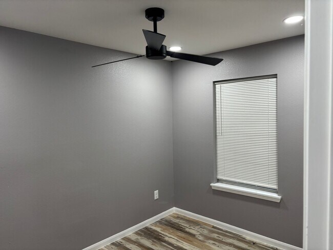 Foto del edificio - 4013 Vaughn St