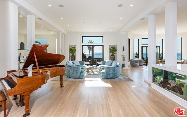 Foto principal - 32537 Pacific Coast Hwy
